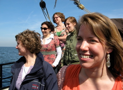 Moeke Zorn genieten aan dek.JPG