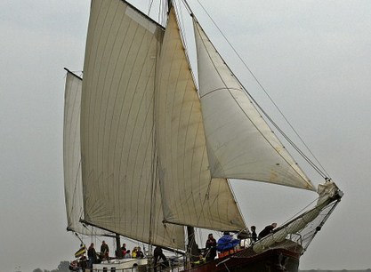 Moeke Zorn Start Beurtveer 2007 onder voltuig.jpg