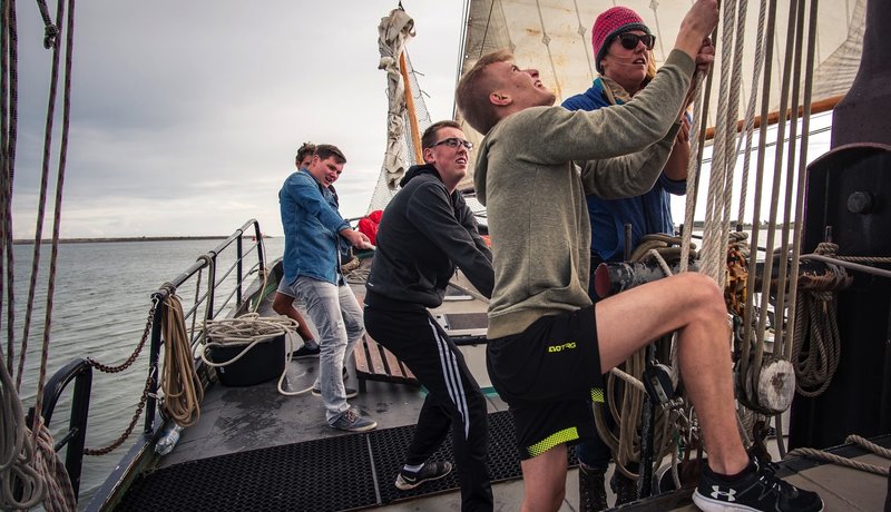 Schoolkamp op een zeilschip - Bedrijfsfeestje of een vergadering