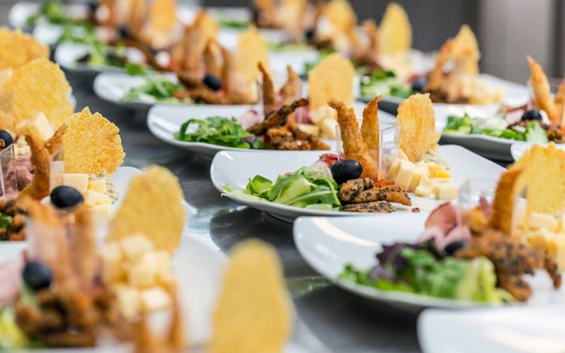 Catering - Geniet van een zorgeloze zeilreis met uitstekend eten!