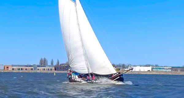 Zeilblog - Volle zeilen vooruit: De eerste wedstrijd van het seizoen 2025 in Volendam